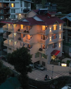 !!! Nirwana By Hotel Manu !!! A Luxury Stay With Mountain View!!!Couple Friendly!!! Balcony Rooms!!!Open Terrace With 360 View!!!